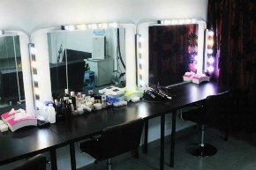 荃灣影樓專業(yè)攝影服務(wù) 為3至30人家庭定格溫馨時刻